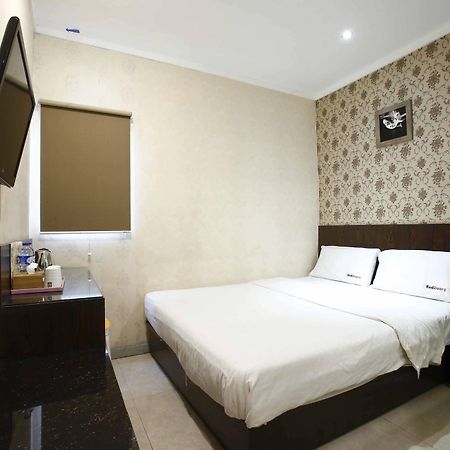 Reddoorz @ Gajah Mada Hotel จาการ์ตา ภายนอก รูปภาพ