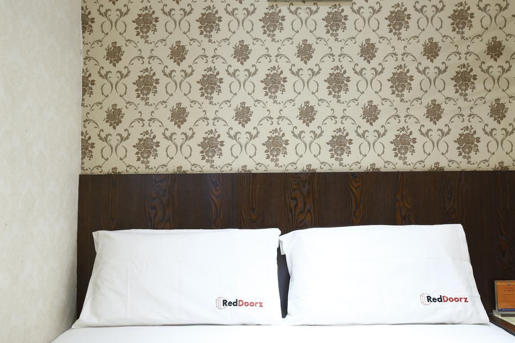 Reddoorz @ Gajah Mada Hotel จาการ์ตา ภายนอก รูปภาพ