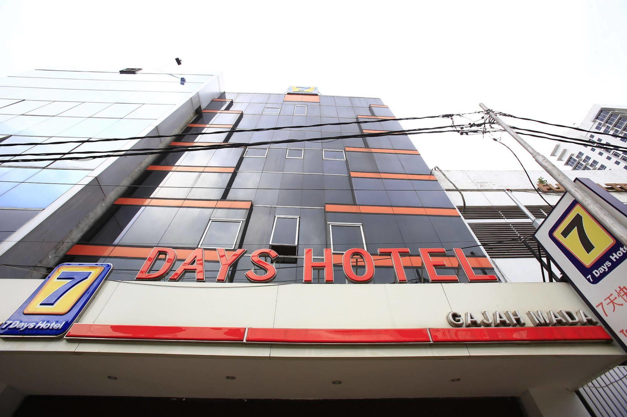 Reddoorz @ Gajah Mada Hotel จาการ์ตา ภายนอก รูปภาพ