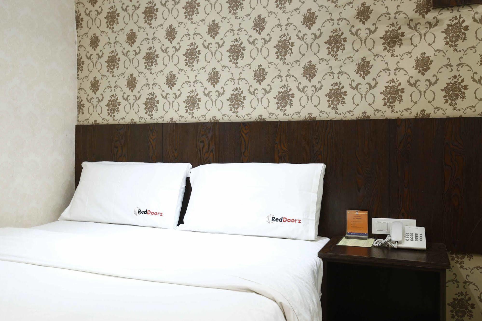 Reddoorz @ Gajah Mada Hotel จาการ์ตา ภายนอก รูปภาพ