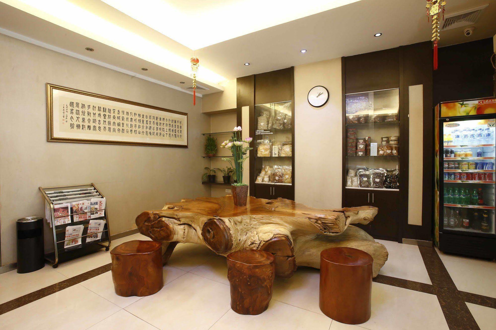 Reddoorz @ Gajah Mada Hotel จาการ์ตา ภายนอก รูปภาพ